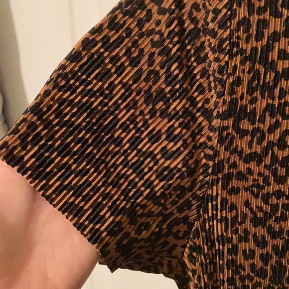Cheetah Print Short Sleeve Shirt - Picture 2 of 4